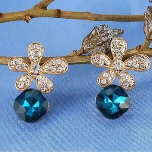 💙 NEW fashionable clip on fashionable crystal earrings 💙